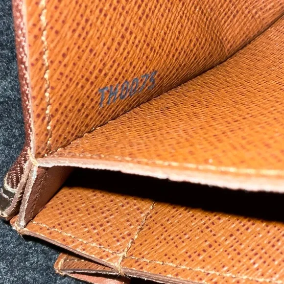 LOUIS VUITTON✅AUTHENTIC LONG ACCORDION WALLET - Picture 9 of 16